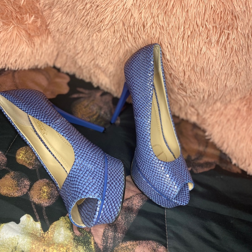 Women’s shoe size 9